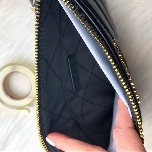 Michael Kors Xl Zip Clutch Wristlet - Picture 3 of 4